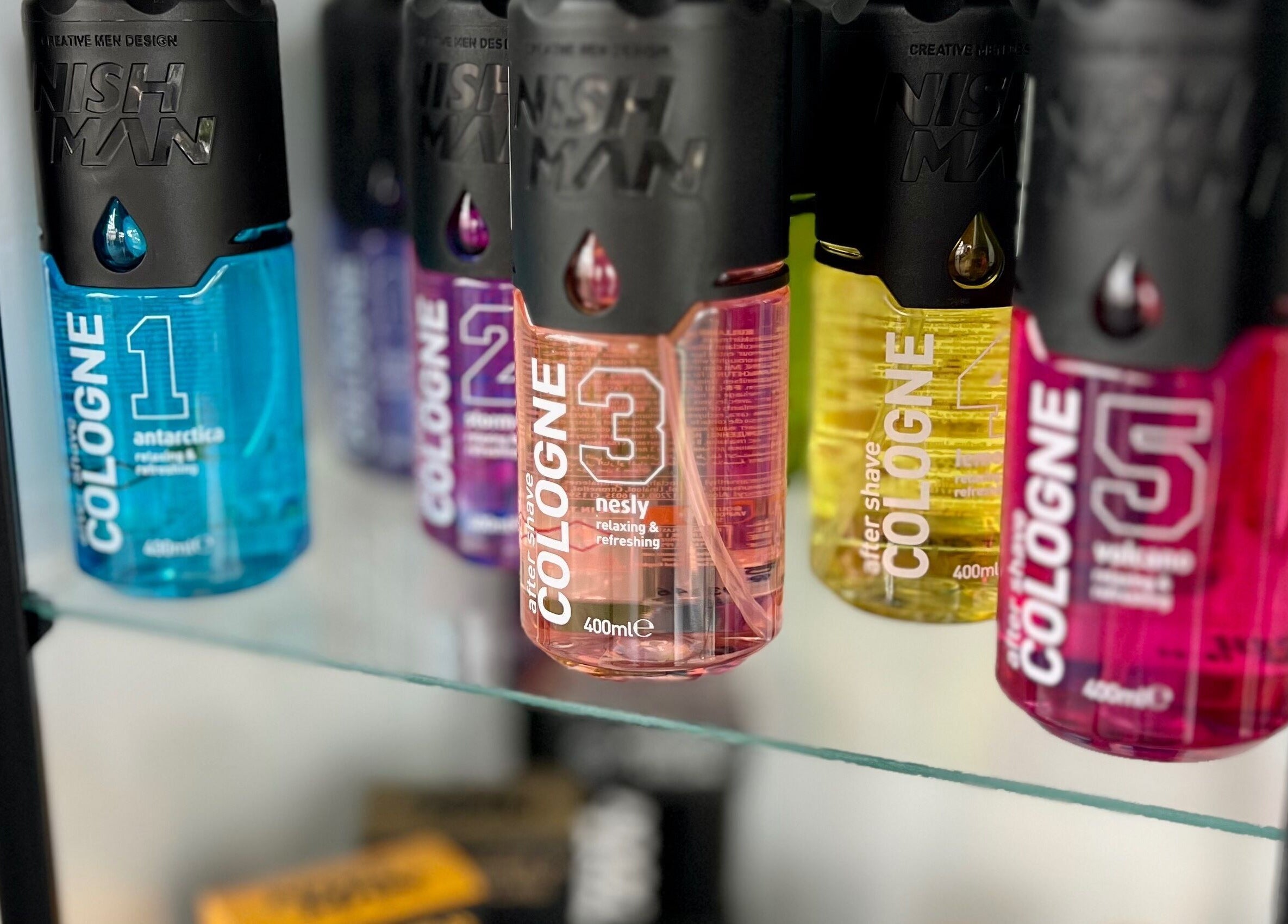 Аромати колони във витрина на DIVO barberstudio, Бургас, Бургас, BG.