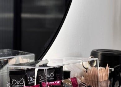 Matsan_pmu beauty products in sleek containers, Utrecht, NL salon decor.