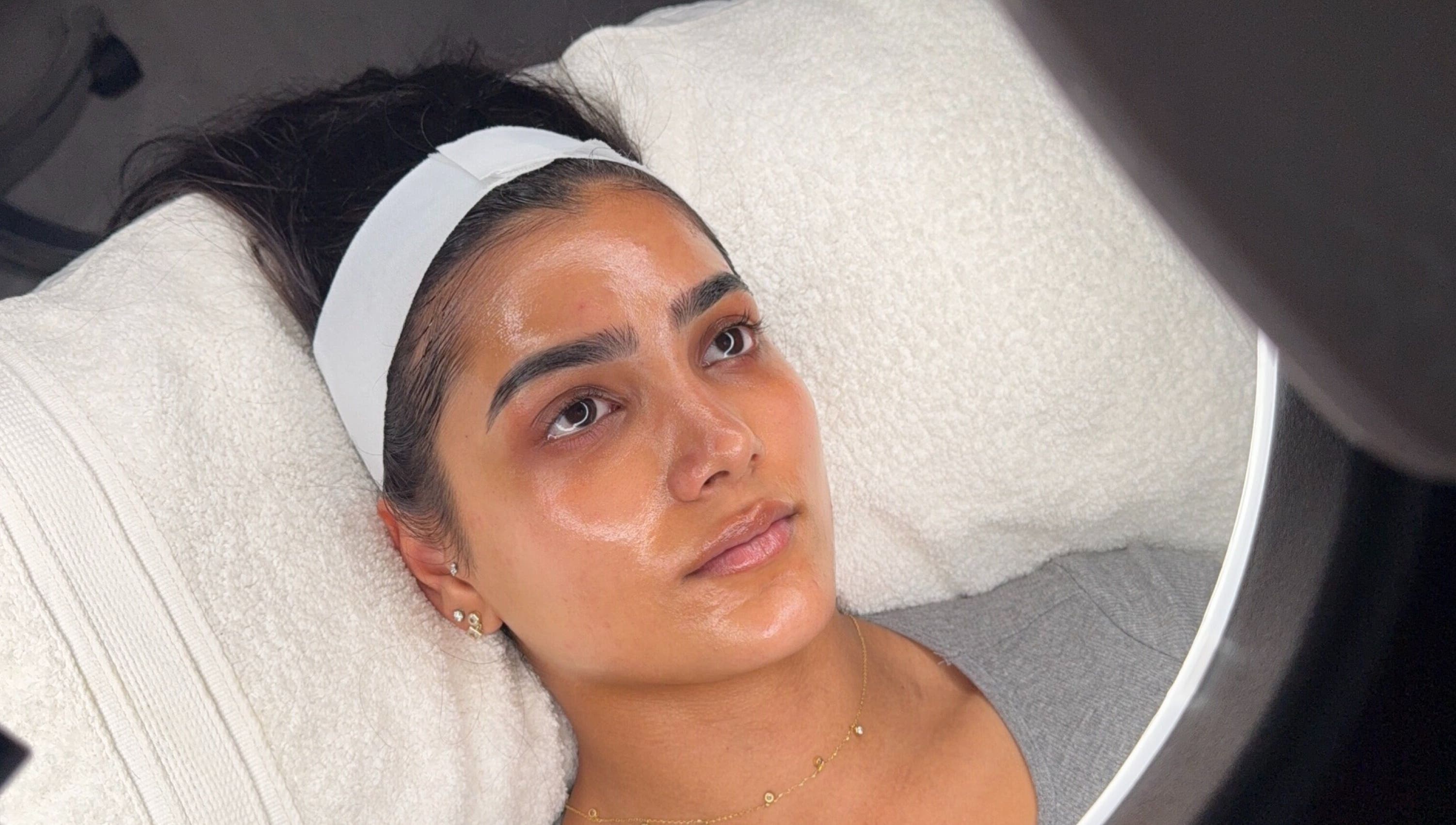 Relaxing facial treatment at HYDRASKIN STUDIO, London, England, GB, showing a woman with glowing skin.