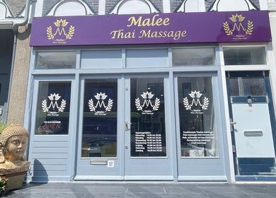 Ingang van Malee Thai Massage in Zandvoort, Noord-holland, NL met rustige Boeddha-versiering.