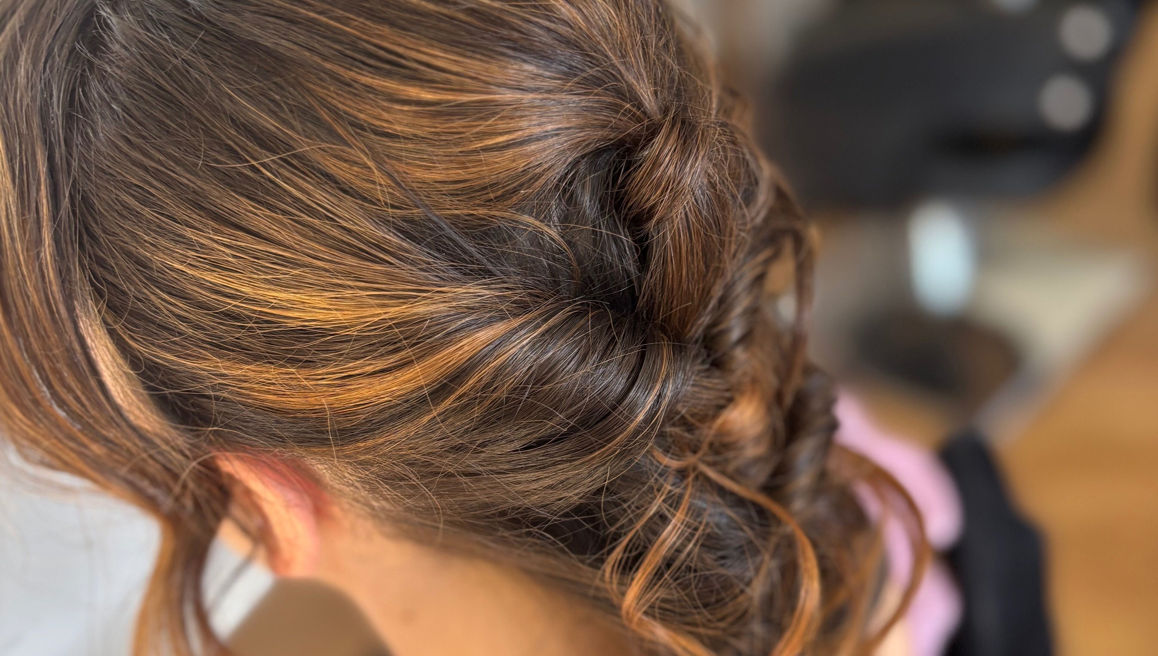 Peinado trenzado sofisticado en Mima-T, Tarancón, Castilla-La Mancha, ES. Look ideal para ocasiones especiales.