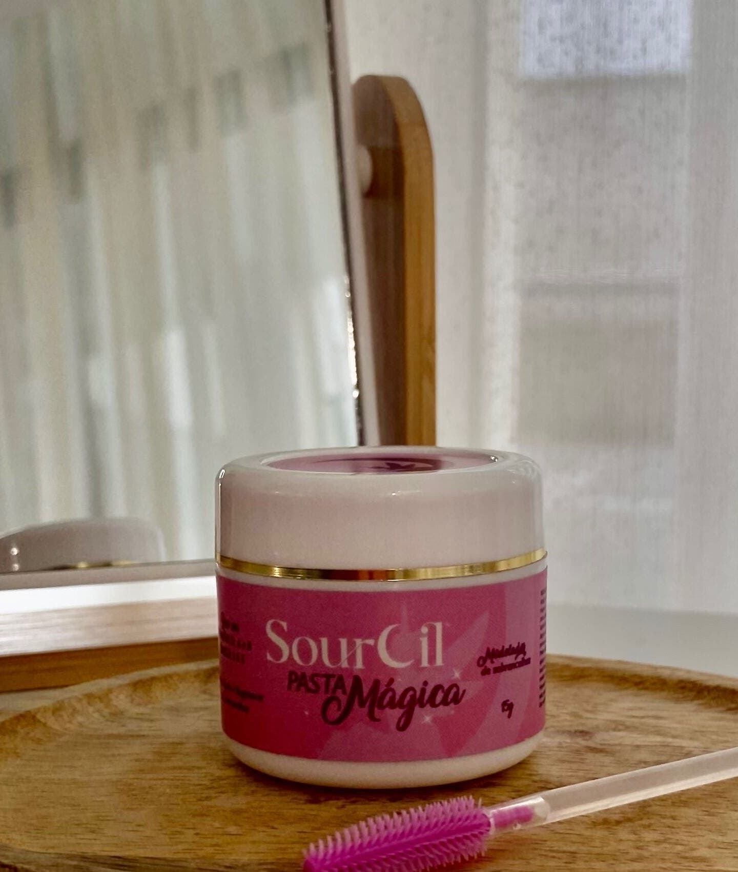 Produto de beleza SourCil no Cleity Beauty & Academy, Viana Do Castelo, Portugal. Ambiente sofisticado.