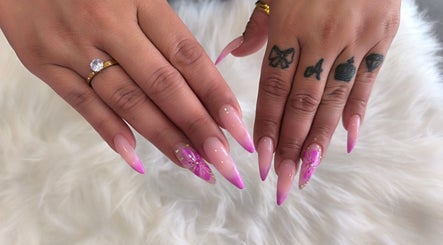 Beauty Bubble Nails and Hair图像2