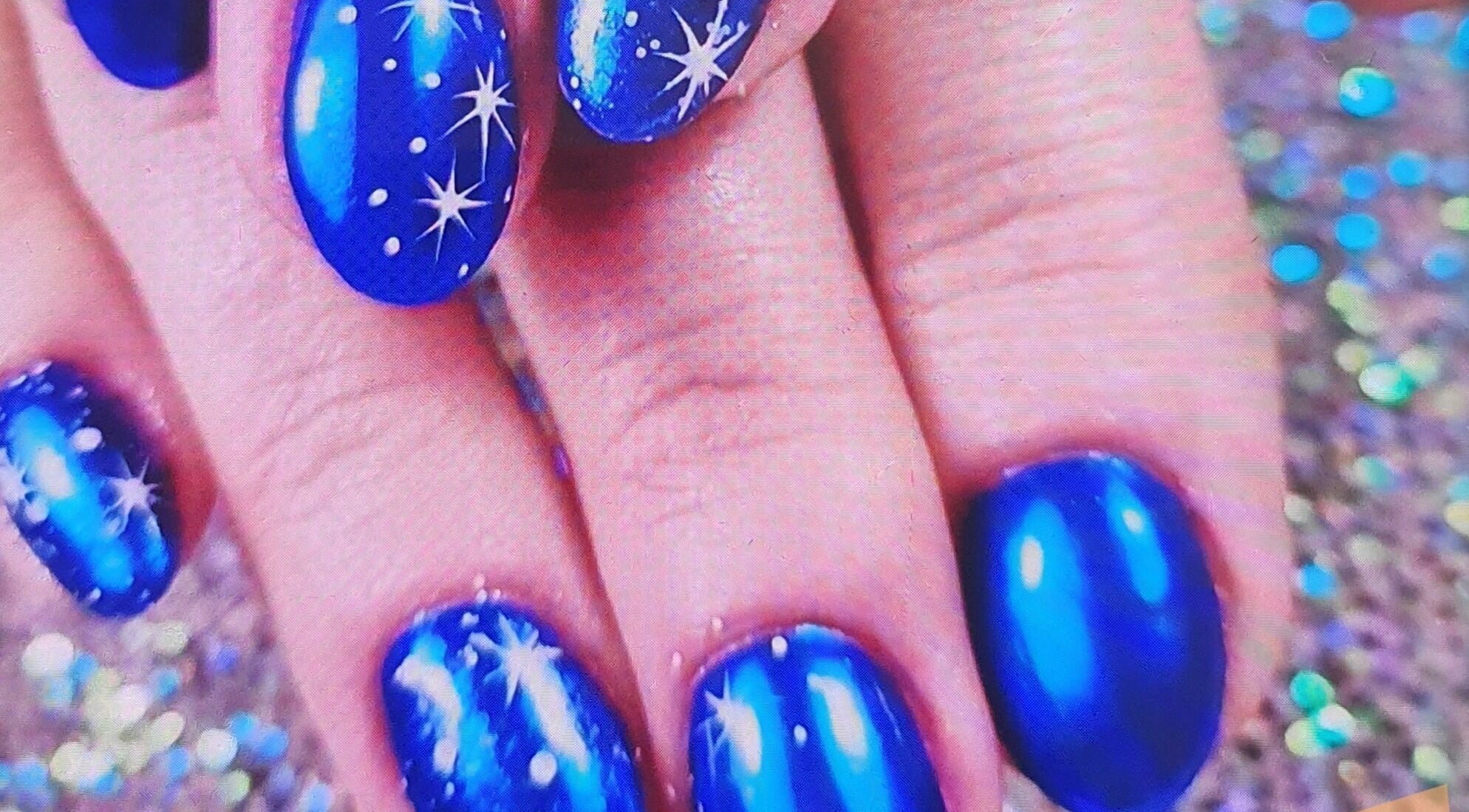 Manucure bleue étoilée à Anna-Nail-Salon, Le Cheylas, Auvergne-rhône-alpes, FR.