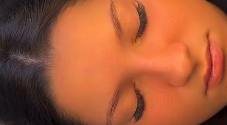 Pose élégante de cils à Smile & Lash, Mormant, Île-de-France, FR.