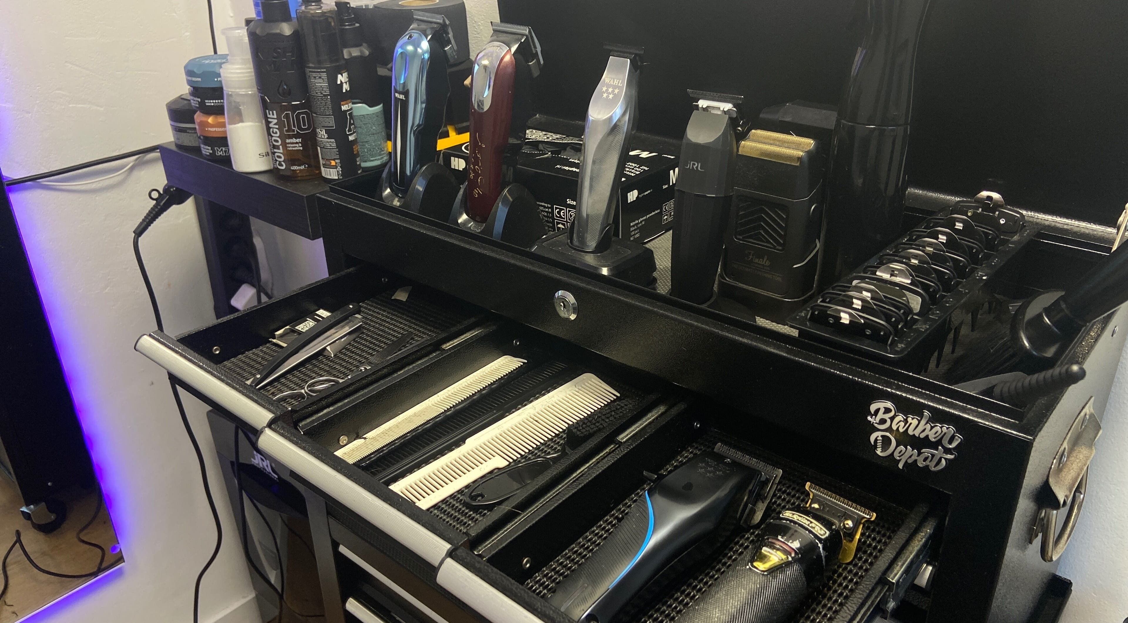 Professionele haartools bij HansHarold in Amsterdam, Noord-Holland, NL, klaar voor gebruik.