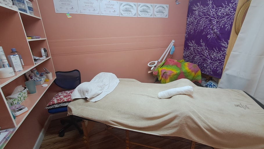 Salle de soin relaxante chez Nailanie's & Heyley's Beauty Care, Bora-bora, Îles Sous-le-vent, PF.