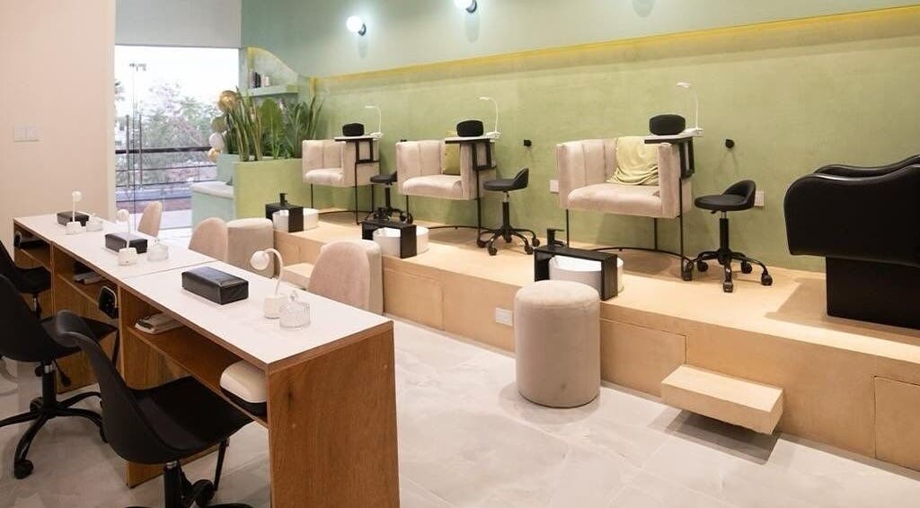 Espacio moderno para manicura en Celesthea Studio by Ale Castilla, Conkal, Yucatán, MX.