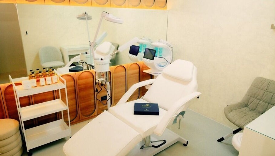Tranquil treatment room at Gstudio Beauty Clinic in Quezon City, Metro Manila, PH featuring a comfortable chair.