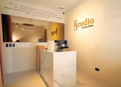 Modern reception area at Gstudio Beauty Clinic, Quezon City, Metro Manila, PH showcasing sleek design.