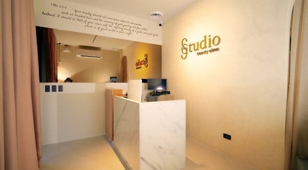 Modern reception area at Gstudio Beauty Clinic, Quezon City, Metro Manila, PH showcasing sleek design.