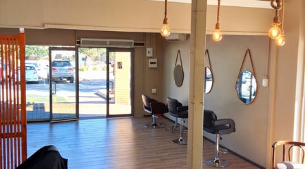 La Louve Barbering – obraz 2