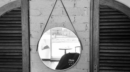 La Louve Barbering – obraz 3