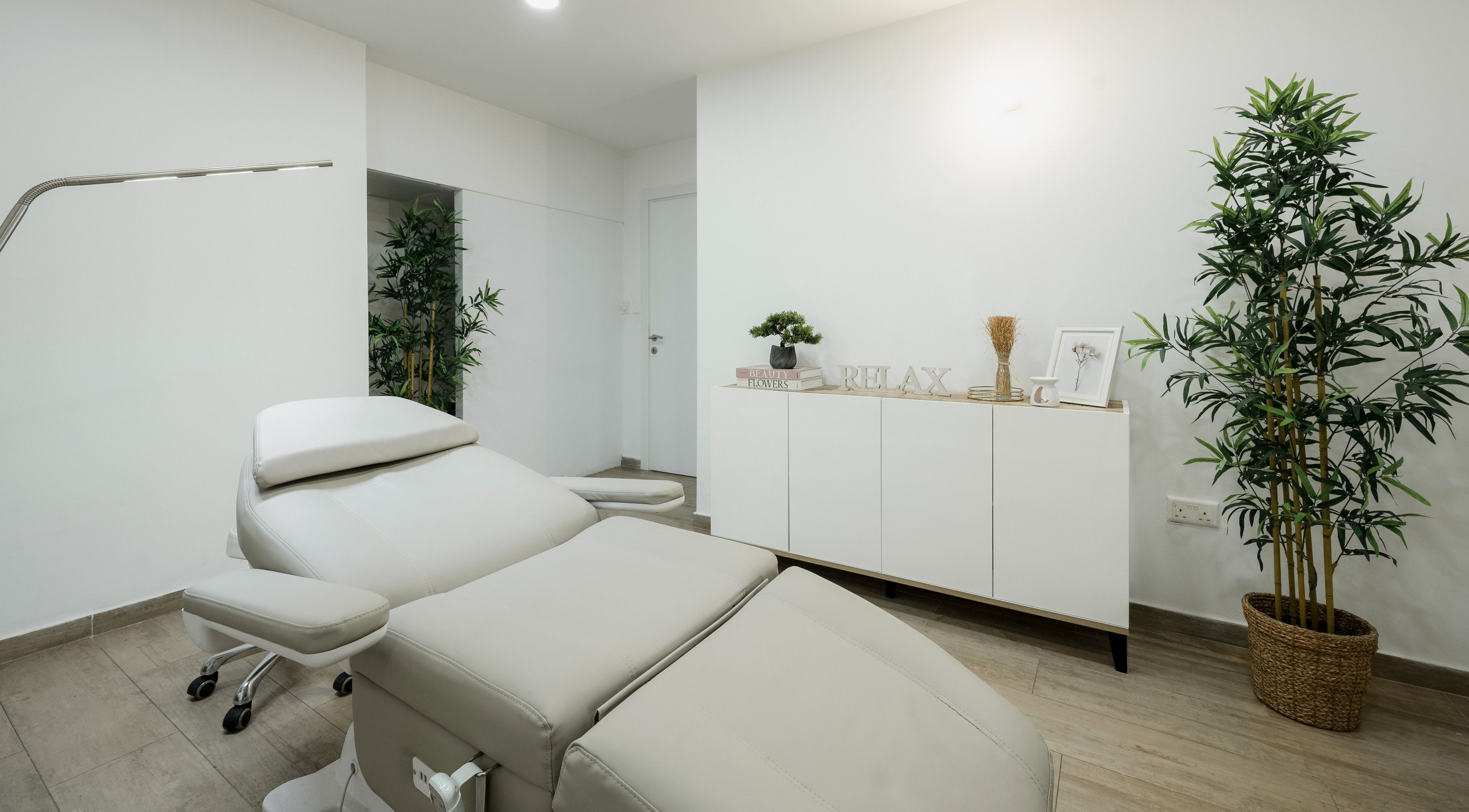 Relaxing spa room at Lune Noire Beauty in Ir-rabat Għawdex, MT, featuring a comfortable treatment bed.