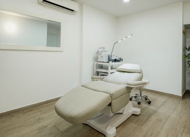 Relaxing treatment room at Lune Noire Beauty, Ir-rabat Għawdex, MT, featuring a plush reclining chair.
