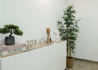 Chic decor at Lune Noire Beauty, Ir-rabat Għawdex, MT featuring plants, books, and a relax sign.
