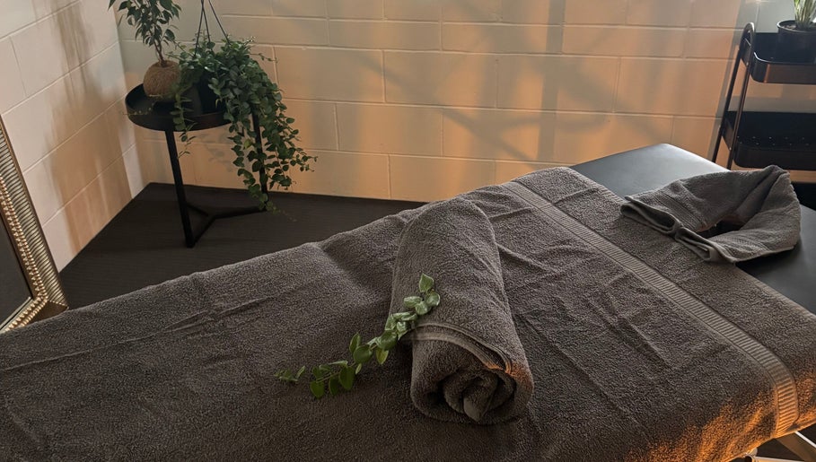 LOWAN Relaxation Salon image 1