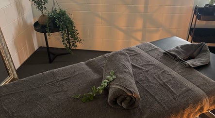 LOWAN Relaxation Salon