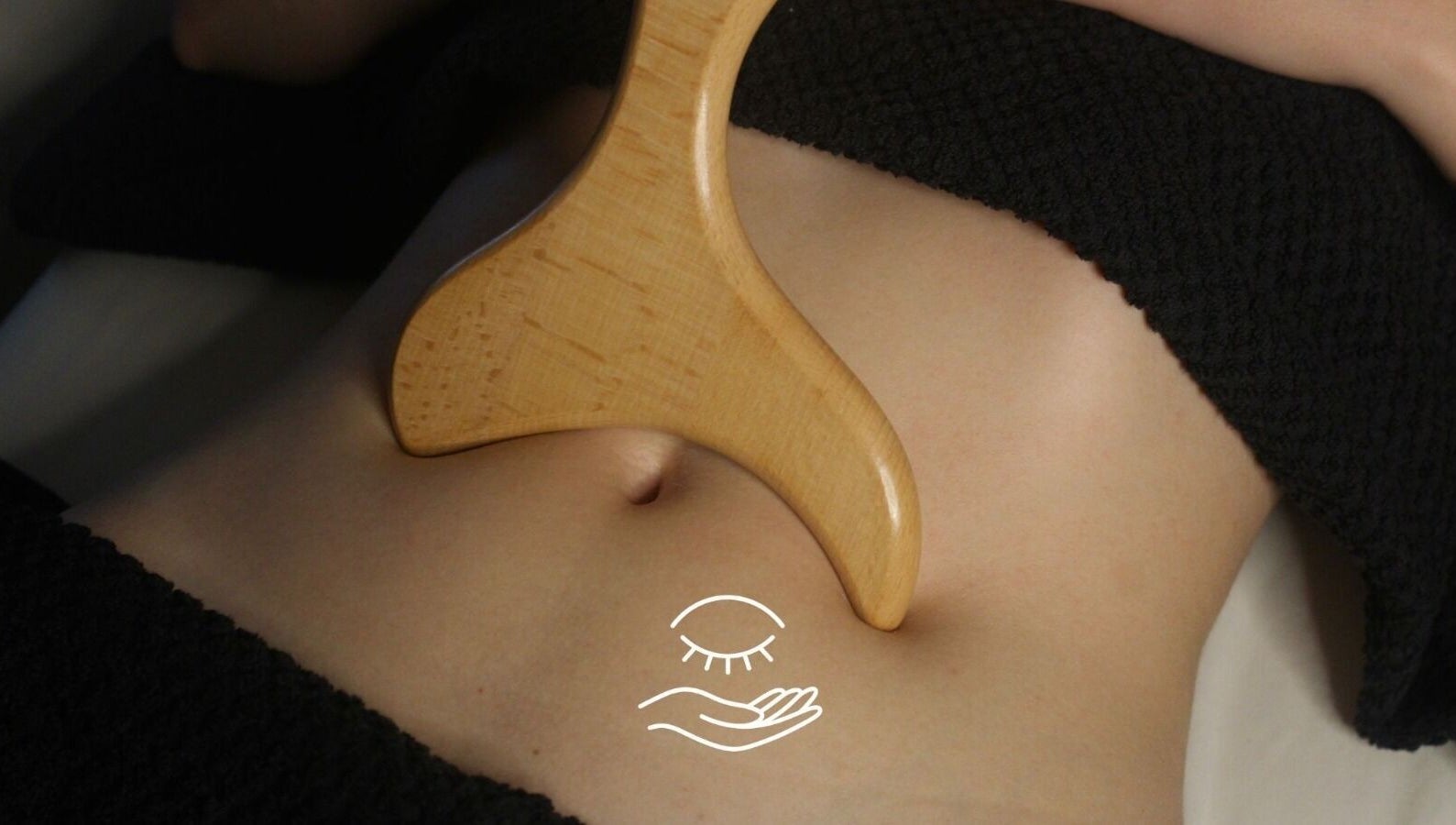 Terapia de masaje con herramienta de madera en NUXMASSAGE, Barcelona, Catalunya, ES.