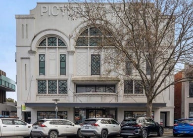 Street view of Tana Hair & Make Up, an elegant building in Melbourne, Victoria, AU with cars parked outside.