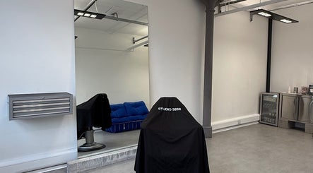 Salon chair and modern decor at STUDIO 3266 in Manchester, England, GB offering a stylish ambiance.