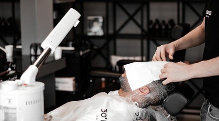 AL Falah 30 Degrees Barbershop – kuva 3