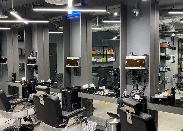 Sleek interior of Al Rayan | 30 Degrees Barbershop, Riyadh, with modern barber chairs and elegant mirrors.
