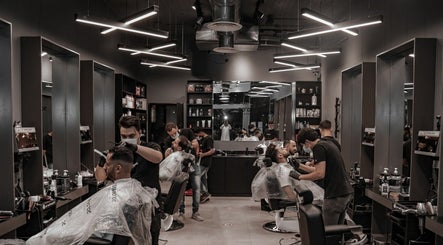 Hittin 30 Degrees Barbershop – obraz 3