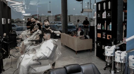 AlYasmin 30 Degrees Barbershop Bild 2