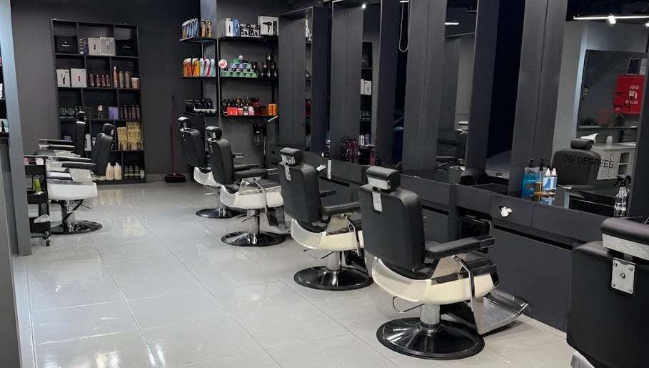 Modern interior of Jeddah 30 Degrees Barbershop Alnaeem, Jeddah, Makkah Province, SA, showcasing sleek barber chairs.