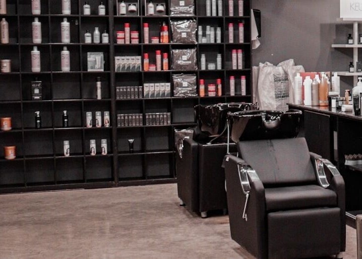 Modern salon interior at AlWaha 30 Degrees, Riyadh, منطقة الرياض, SA, featuring sleek styling chairs and product shelves.