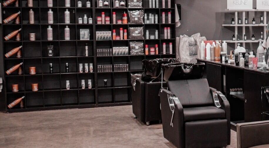 Modern salon interior at AlWaha 30 Degrees, Riyadh, منطقة الرياض, SA, featuring sleek styling chairs and product shelves.