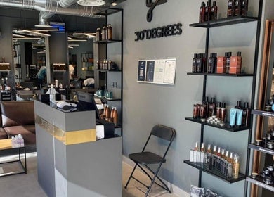 Modern reception area of AL Falah 30 Degrees in Riyadh, Riyadh Province, SA. Stylish shelves with beauty products.