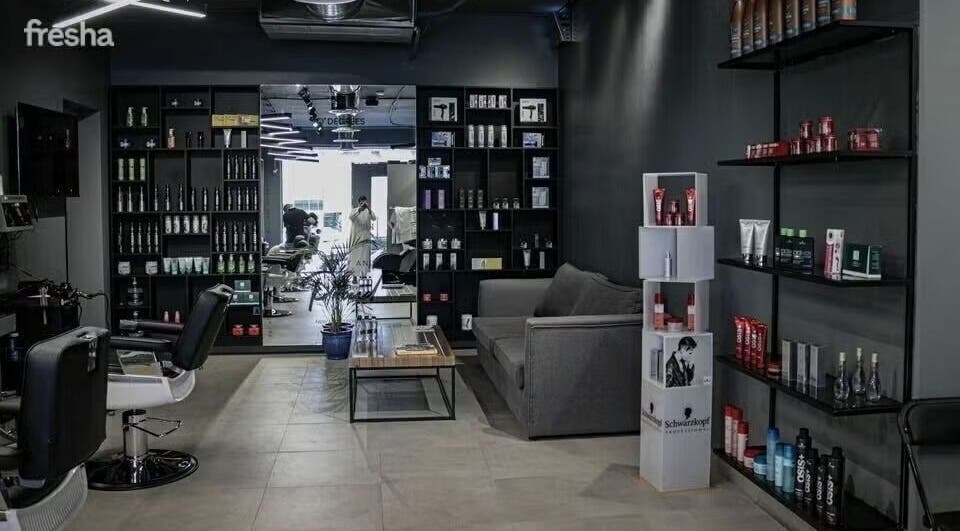 Dhahrat Laban 30Degrees beauty lounge in Riyadh, Riyadh Province, SA, showcasing chic decor and premium products.