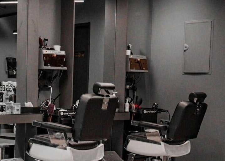 Modern salon chairs at Al Izdihar 30 Degrees, Riyadh, Riyadh Province, SA, showcasing a stylish interior.