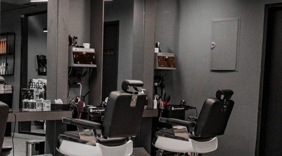 Modern salon chairs at Al Izdihar 30 Degrees, Riyadh, Riyadh Province, SA, showcasing a stylish interior.