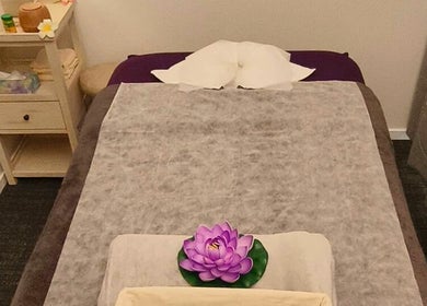 Relaxing massage room at Darawan Thai Massage, Auckland, Auckland, NZ featuring a cozy table and decor.