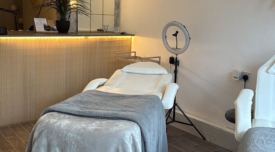 Cozy treatment room at Lashedbycourtxx, Stalybridge, England, GB with elegant decor and modern equipment.