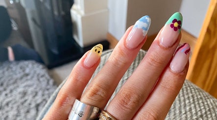 EM Nails
