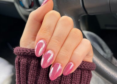 Sparkling pink nail art from EM Nails, Belfast, Northern Ireland, GB. Perfectly shaped and glossy manicure.