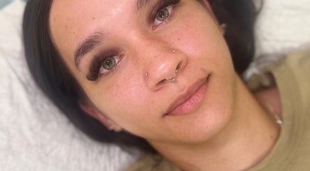 Lash extensions at M&M BEAUTY in Kelso, Queensland, AU showcasing elegant eye enhancement.