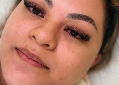 Close-up of eyelash extensions at M&M BEAUTY, Kelso, Queensland, AU, showcasing expert beauty care.