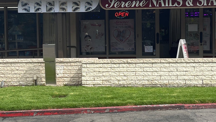 Silklash Nbrow exterior at Costa Mesa, California, US showcasing vibrant shopfront and welcoming signs.