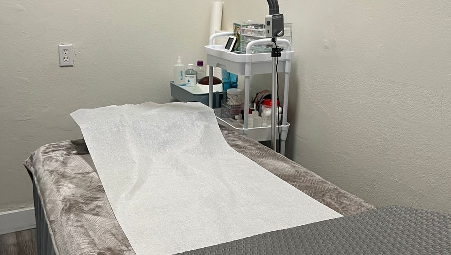 Calm treatment room at Silklash Nbrow offering beauty and wellness services in Costa Mesa, California, US.