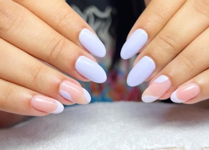 Ongles pastel à Glow&Go by ouma, Dar-el-beida, Casablanca-settat, MA, soins des ongles élégants.