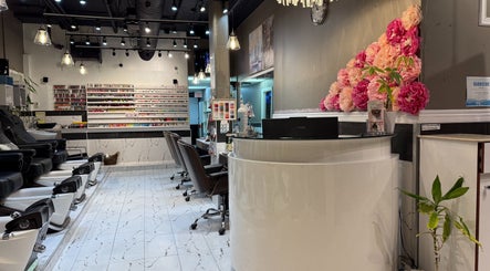 LAVELLO NAILS AND BEAUTY SPA