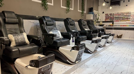 LAVELLO NAILS AND BEAUTY SPA imej 2