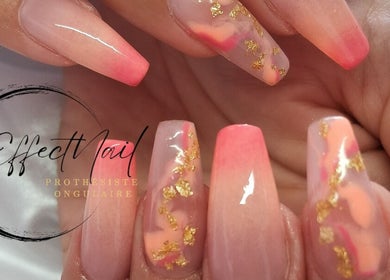 Stylisme ongles avec motifs dorés chez Effect Nail, Senonches, Centre-val De Loire, FR.
