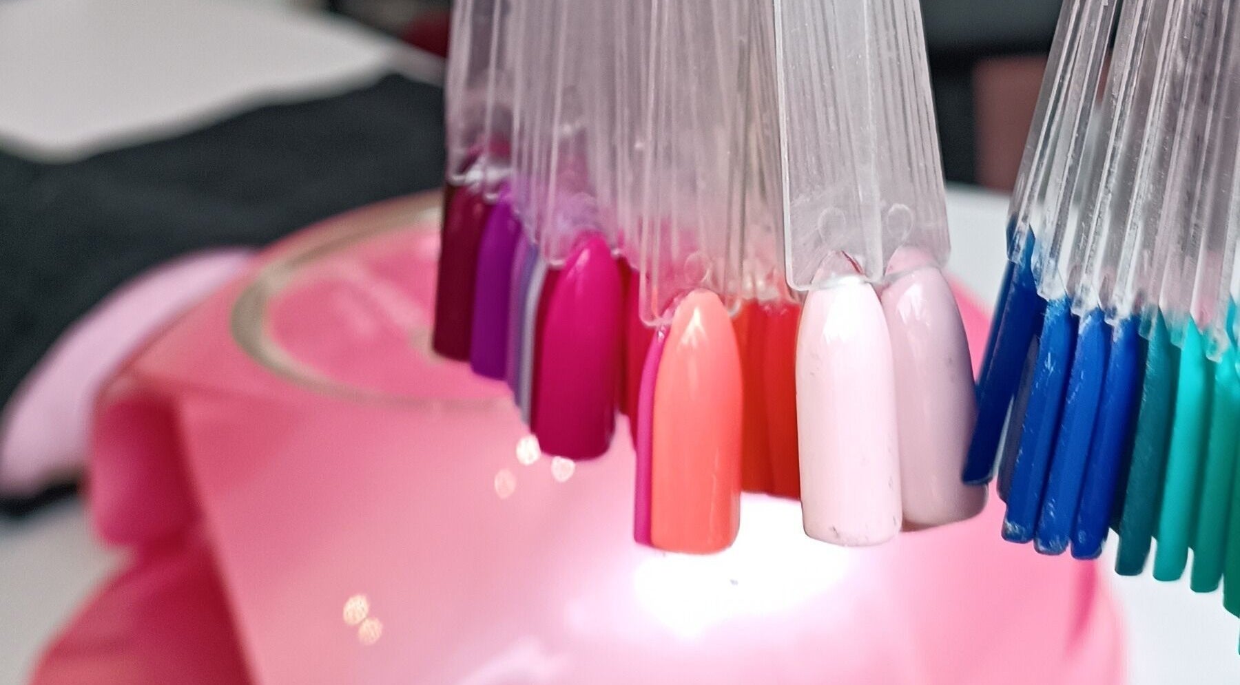 Couleurs de vernis à ongles chez Effect Nail à Senonches, Centre-val De Loire, FR.