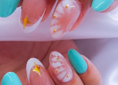 Art ongulaire élégant chez Effect Nail à Senonches, Centre-val De Loire, FR avec motifs étoilés et teintes pastel.